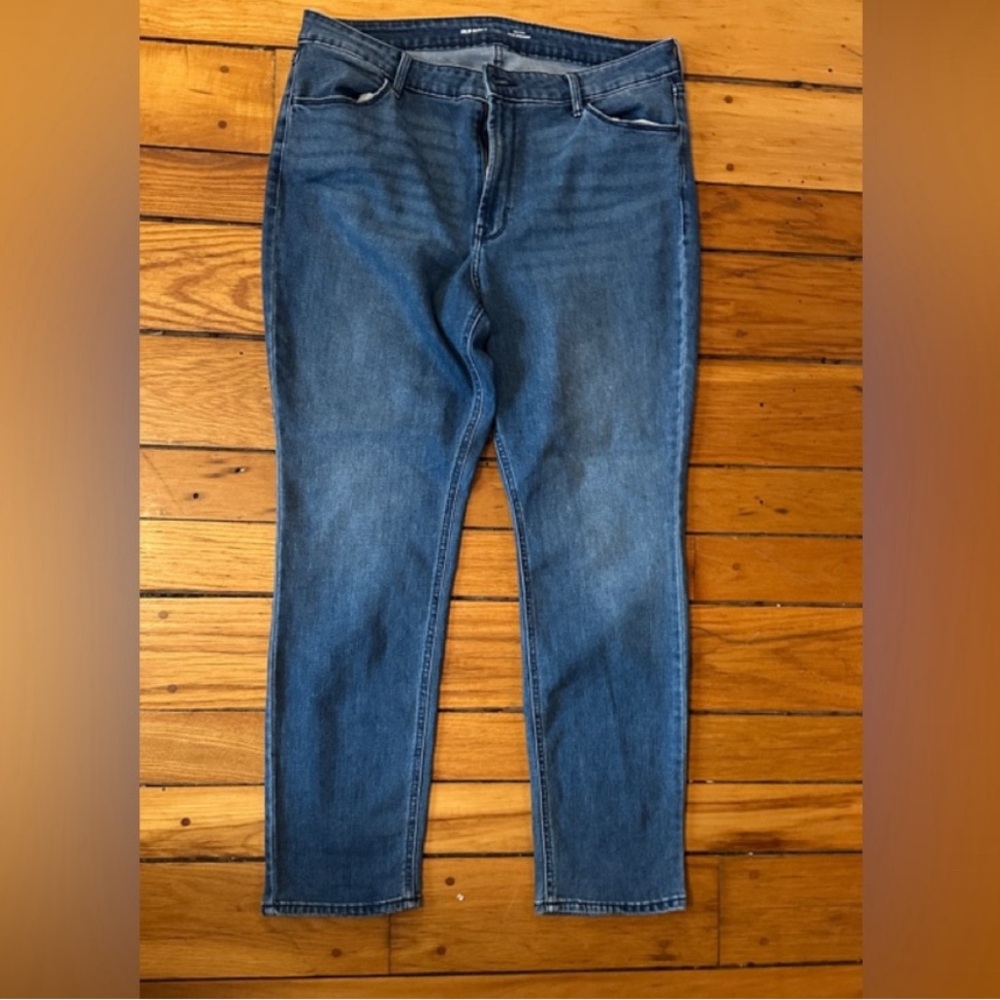Old Navy Wow Straight High Rise jeans, women’s size 16.